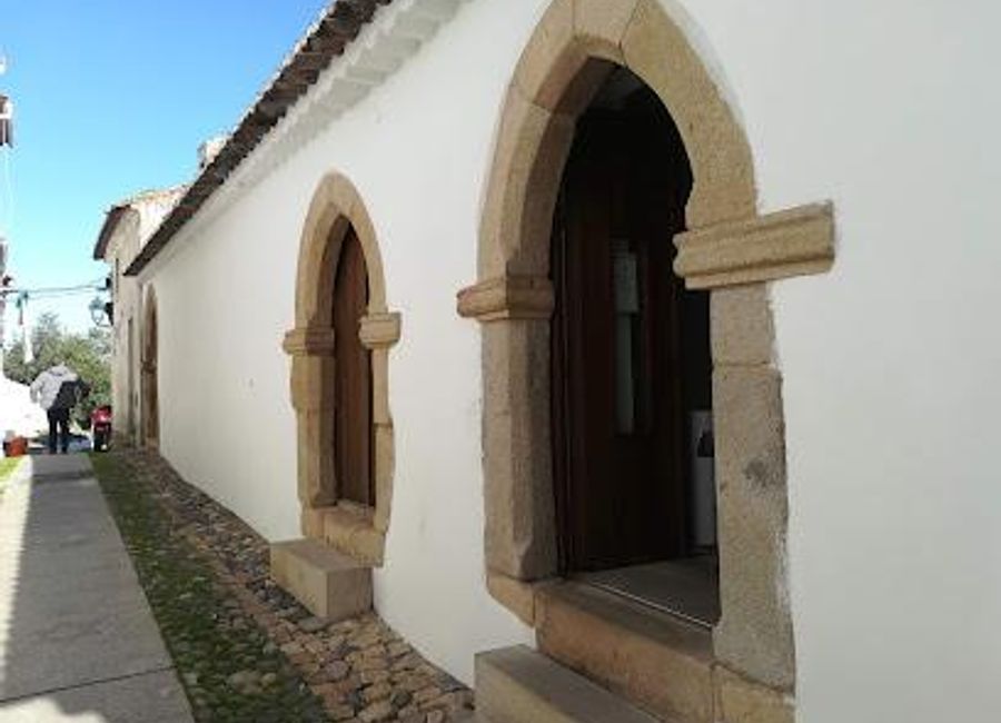 Explore the historic Sinagoga de Castelo de Vide, a captivating museum showcasing the rich Jewish heritage of Portugal in a charming setting.