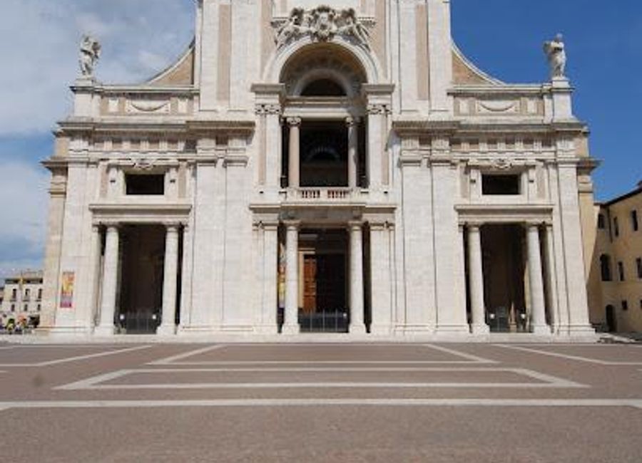 Explore the Basilica di Santa Maria degli Angeli, a spiritual haven with stunning architecture and rich history, nestled in the heart of Italy.