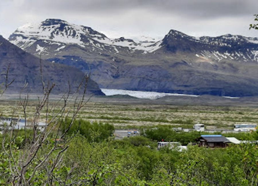 Explore the breathtaking beauty of Vatnajökull National Park from Skaftafellsstofa, your gateway to hiking trails, glaciers, and Icelandic wildlife.
