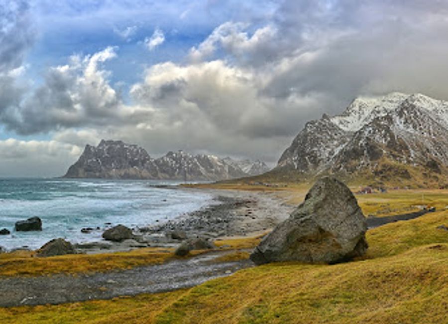 Discover the breathtaking beauty of Uttakleiv Beach in Norway's Lofoten Islands, a serene escape with stunning landscapes and outdoor adventures.