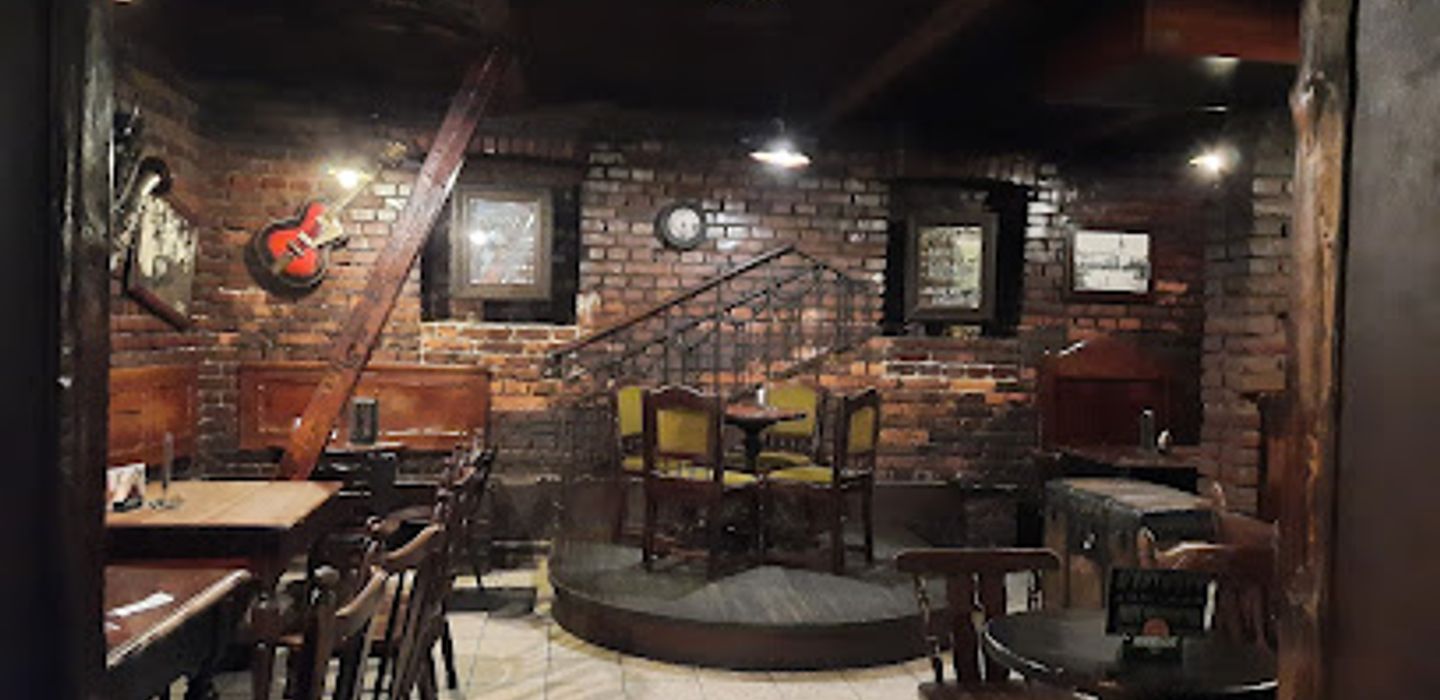 MIRROR PUB