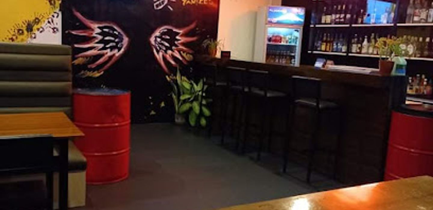 Yankees Diner & Bar