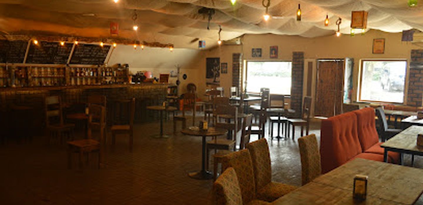 SomeWhere Bistro