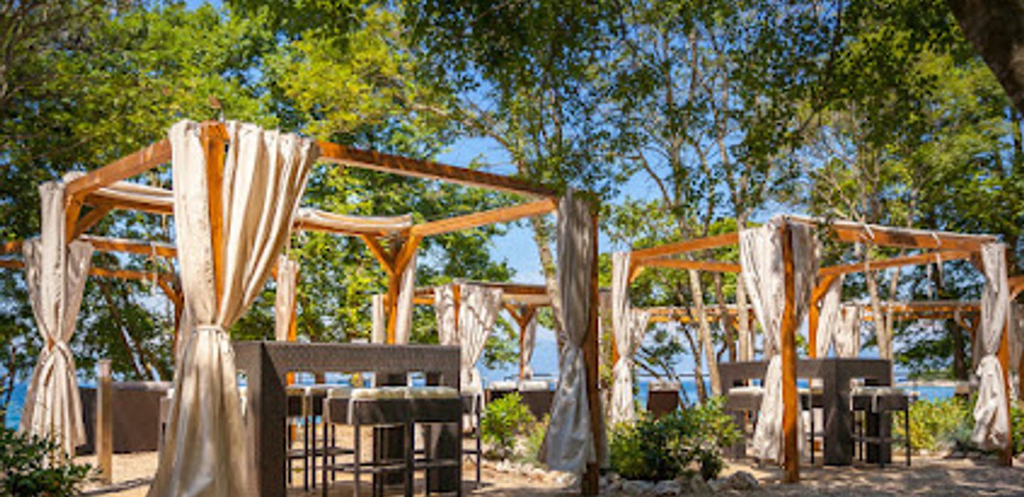 Cabana bar & more