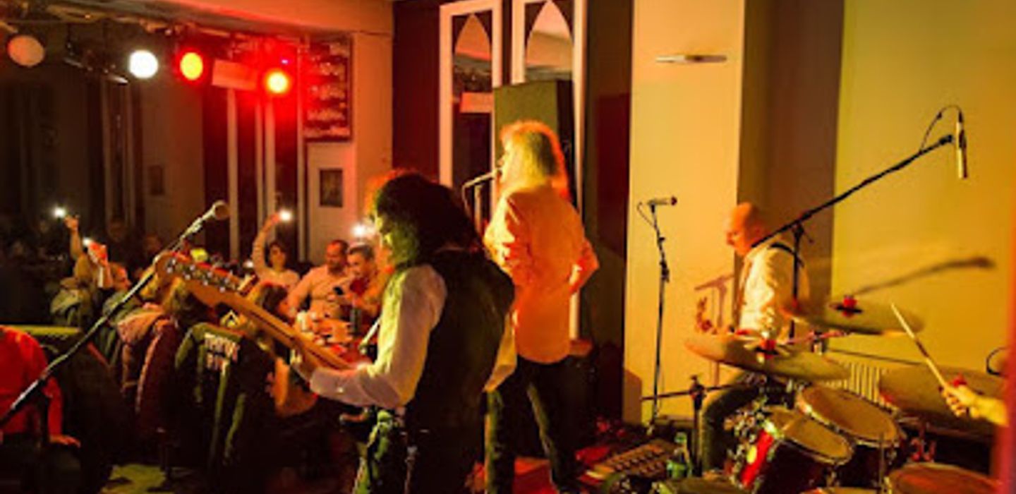 Cafe-Teatru Play