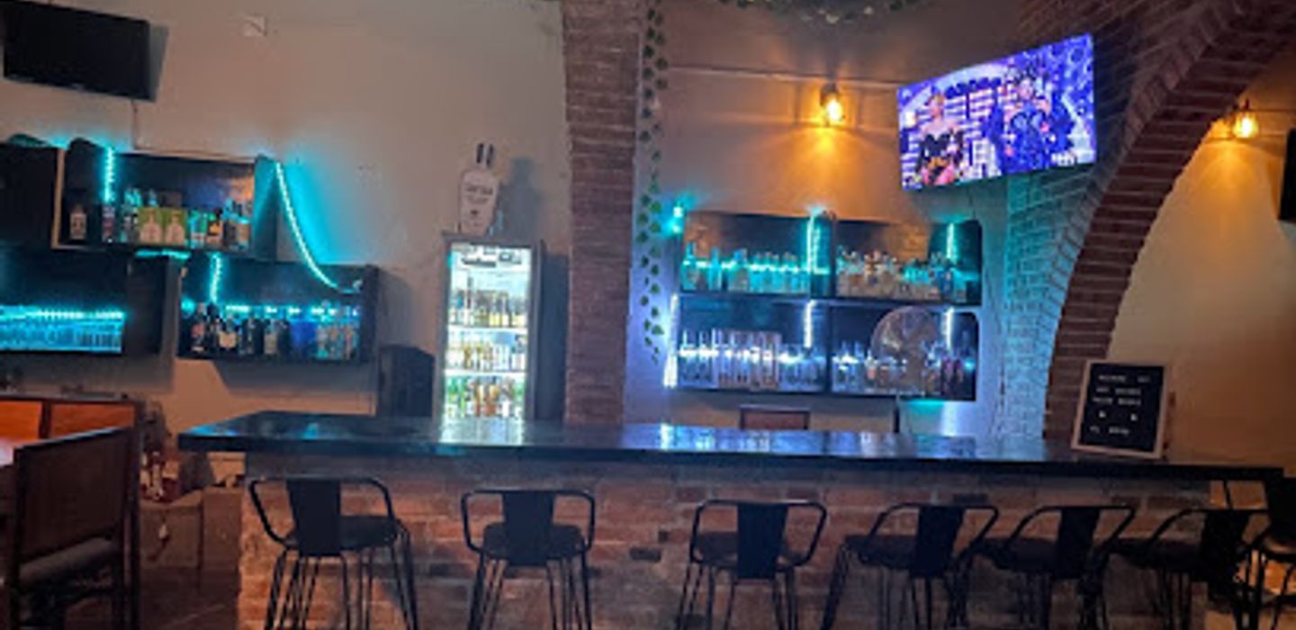 Los Arcos bar tequila