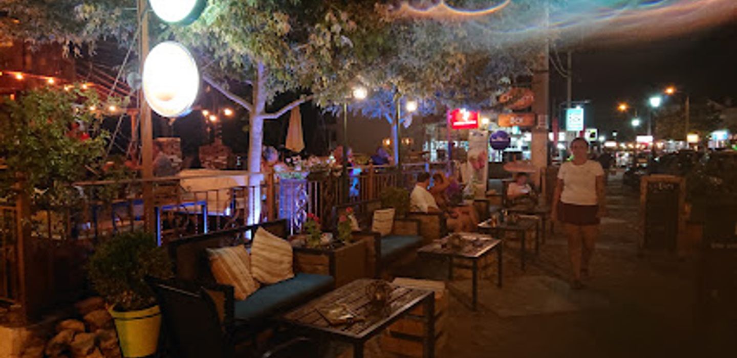 Cream Cafe Bar