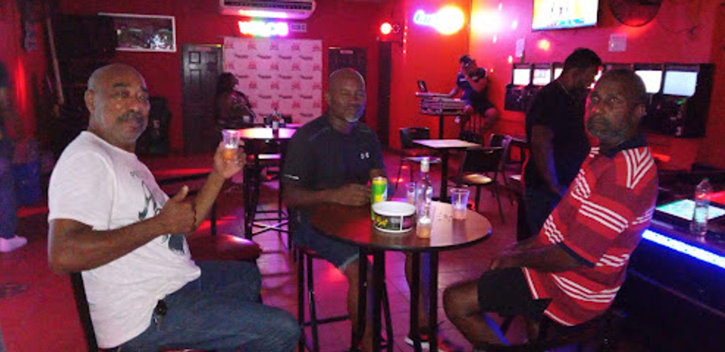 Cap’s Bar