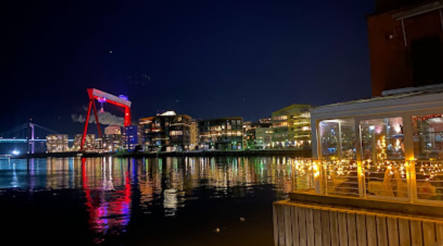 River Restaurant On The Pier