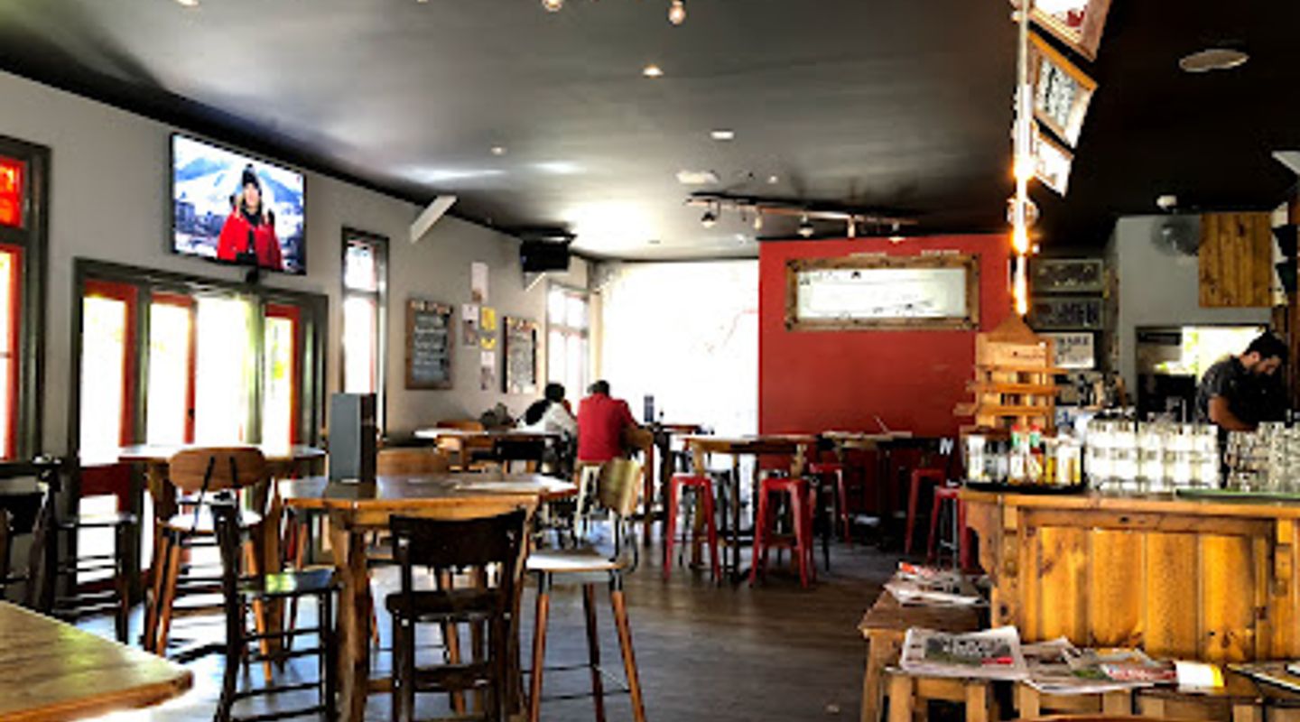 Station Bar & Woodfired Pizza