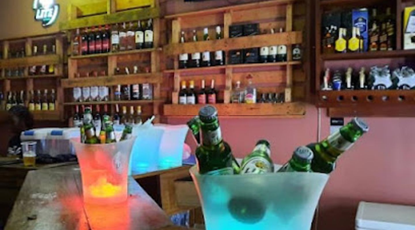 ARROWS BAR & RESTAURANT