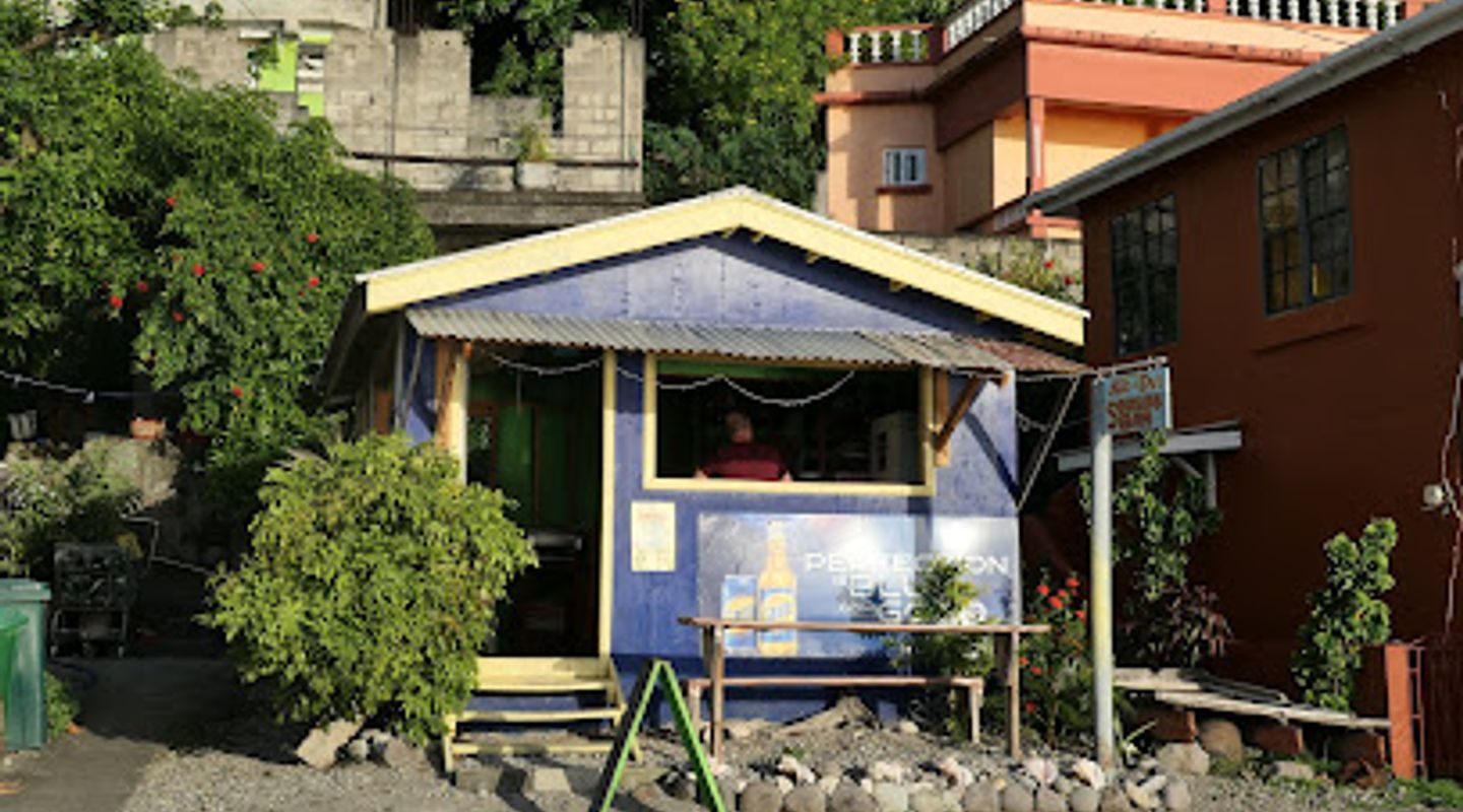 Nee's-Dy's Seaside Bar