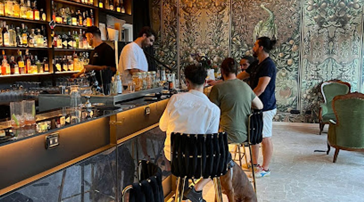 Wet Cocktail Bar