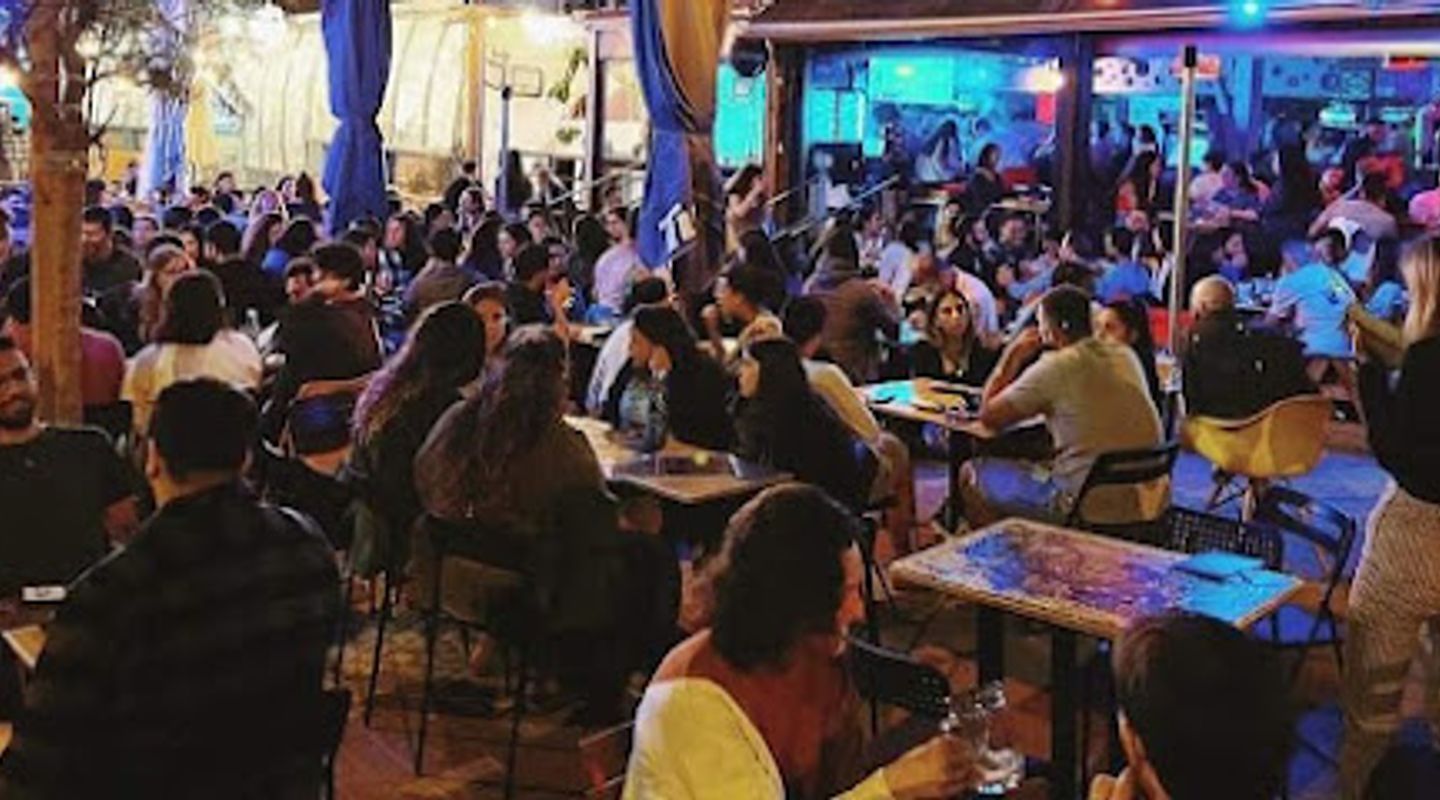 Roots Bar & Kitchen
