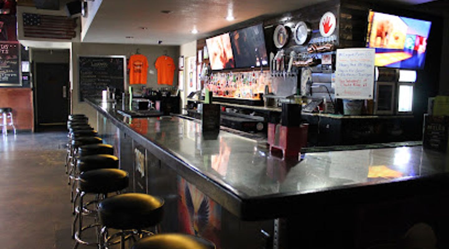 Legends Brews & Cues