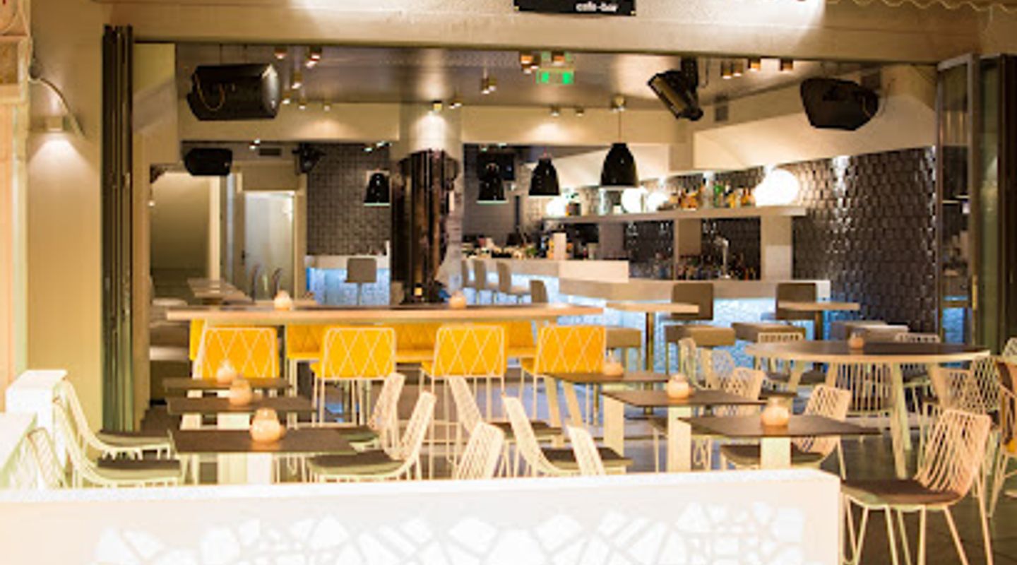 lobby cafe bar