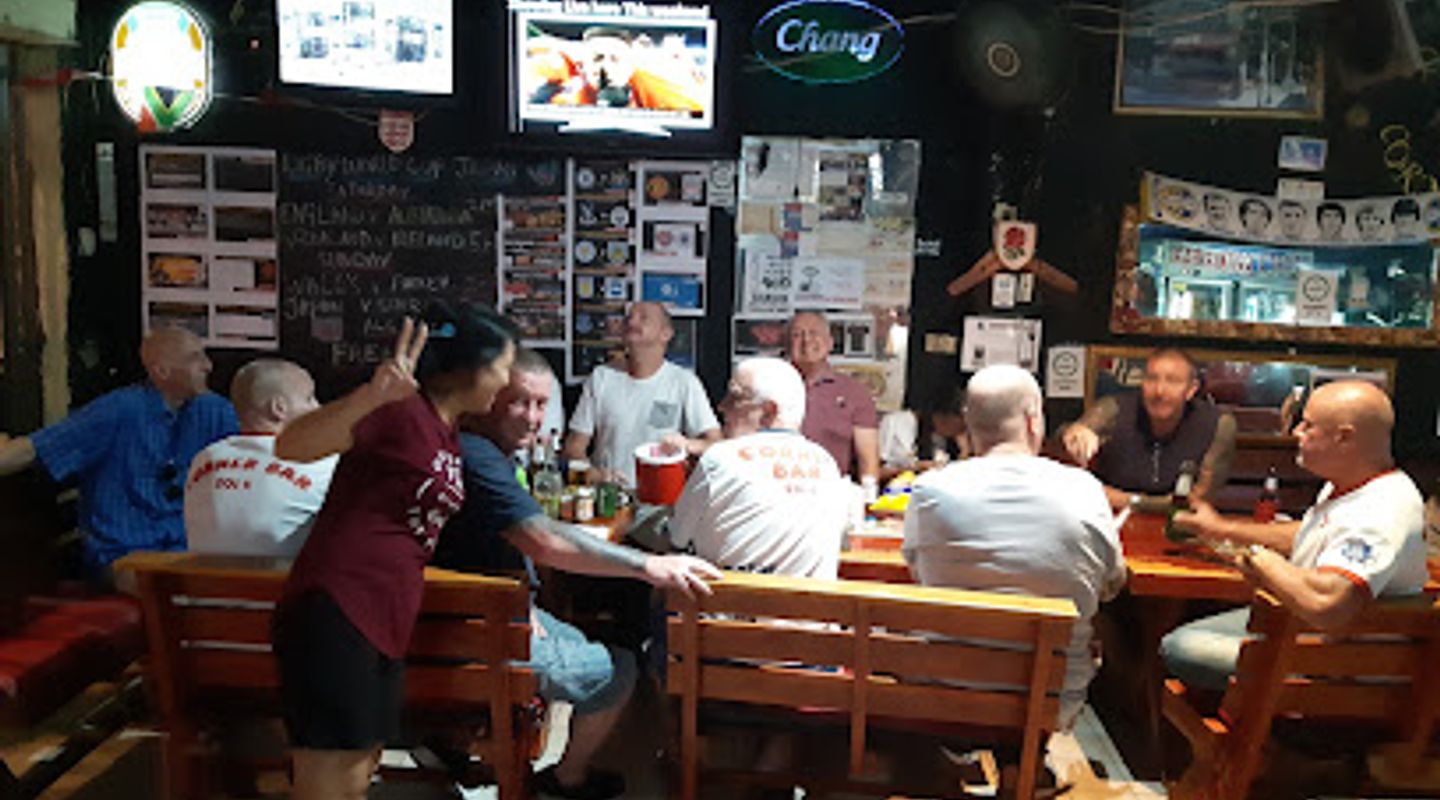 Bee Corner Bar soi 6