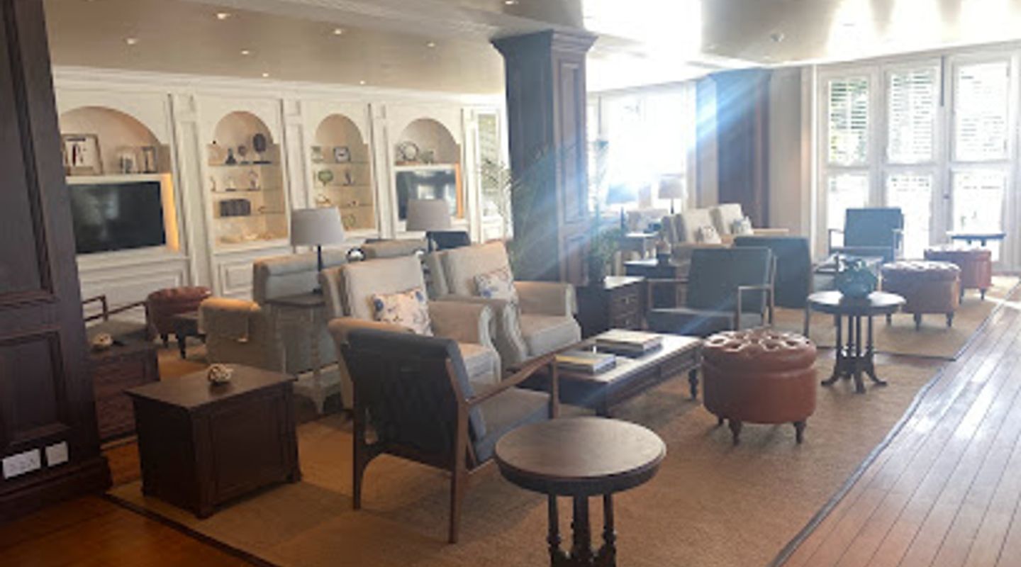 Planters Lounge & Bar