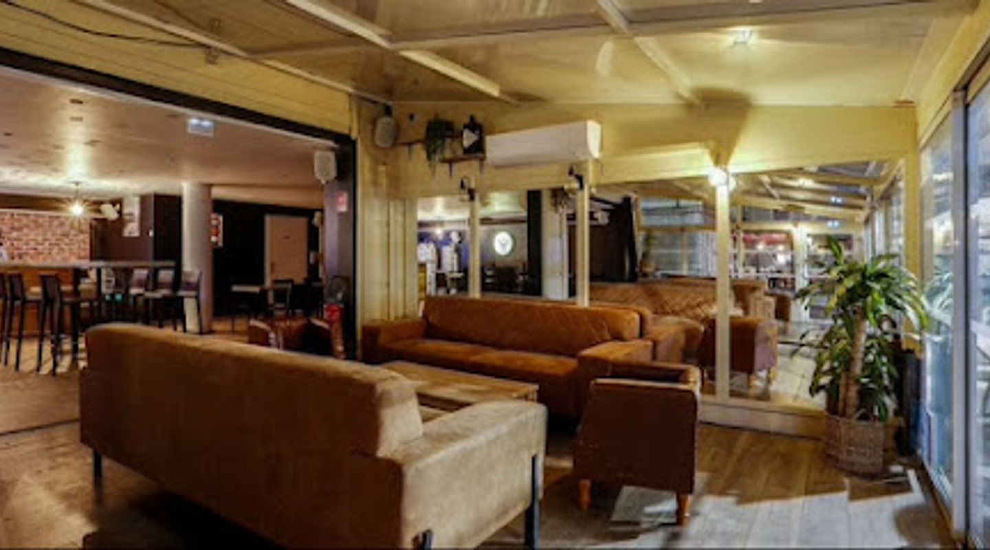 Under Roof Bar