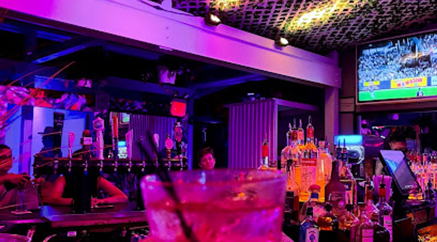 Six26 - Lounge and Rooftop