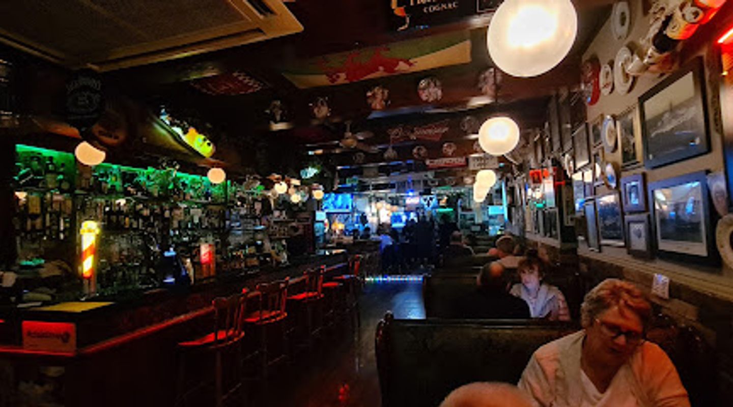 Diana's Pub
