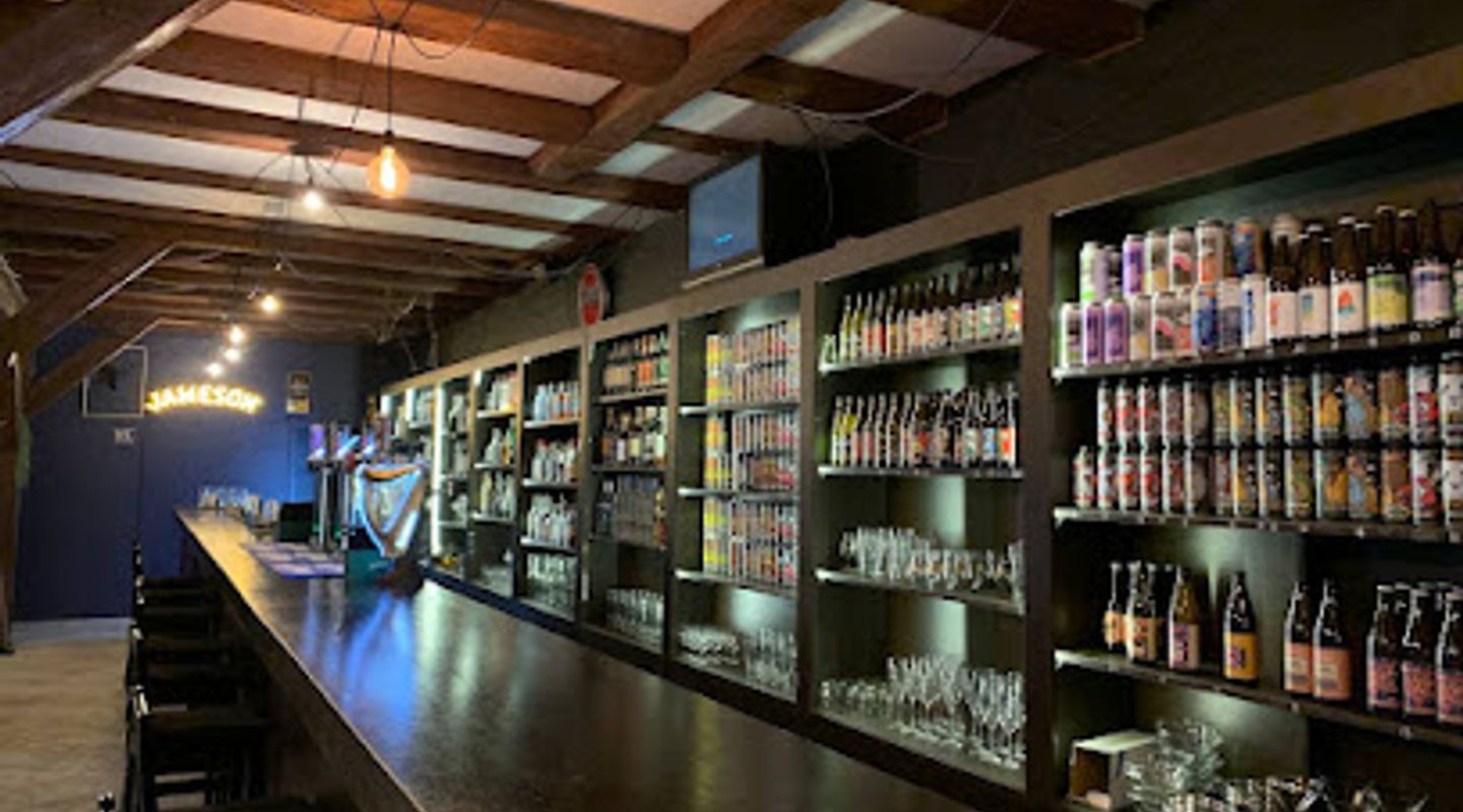 Deer Bear Pub - Craft Beer Place
