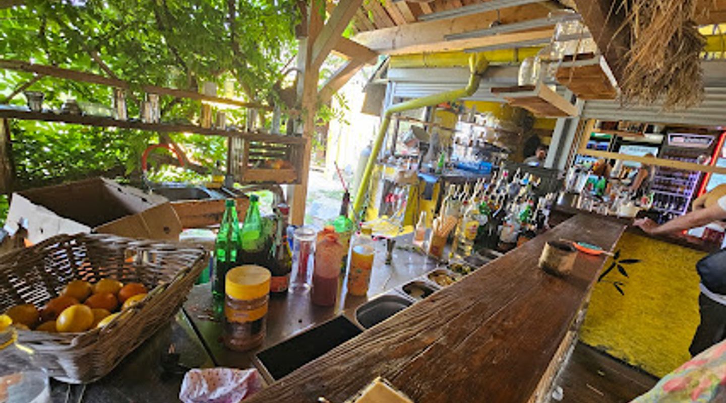 Tochka beach bar