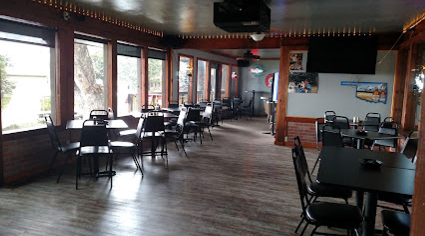 Mooneys Sunset Bar & Grill 21 And Over Only