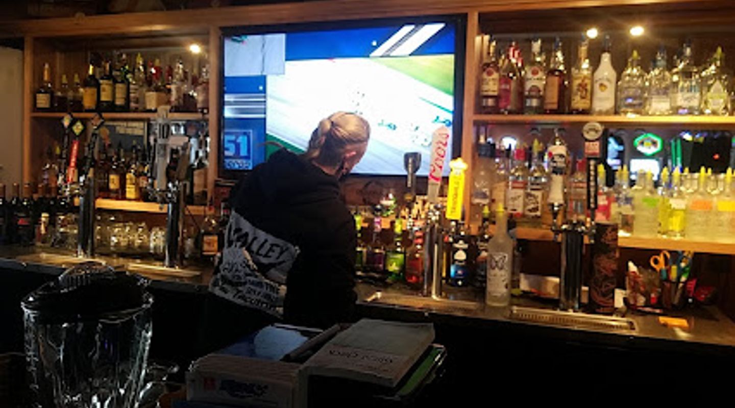 Bottoms Up Bar & Grill