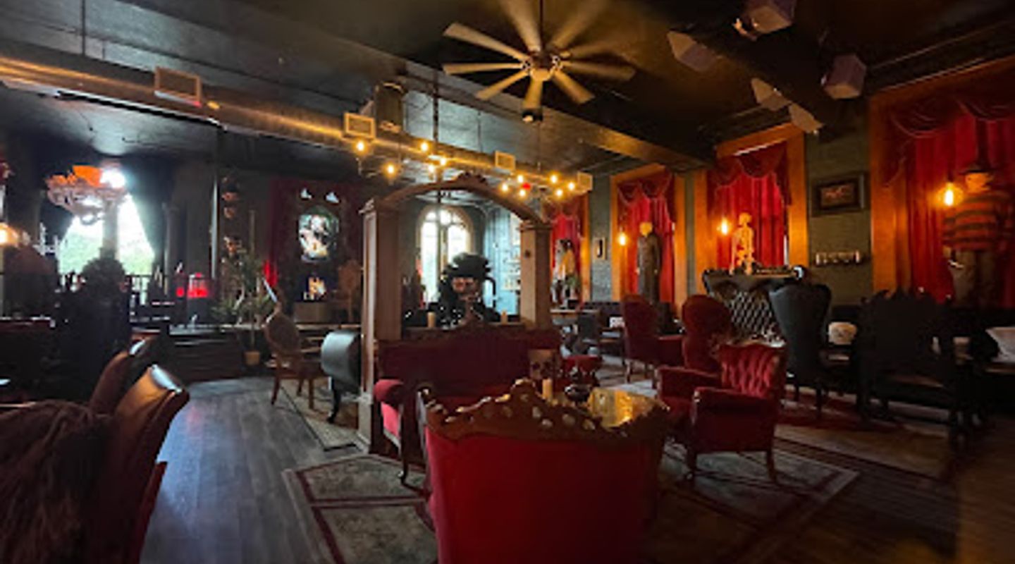 SpookEasy Lounge