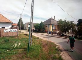 Zirc Akli,Sára Söröző