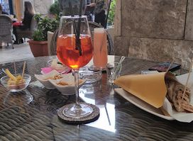 Nael Lounge Bar