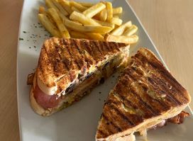 Studio Pub & Grill