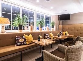 La Perla Bar & Lounge
