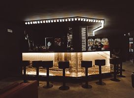 Manhattan Cocktail bar