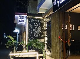 Old Town Bar & Restro