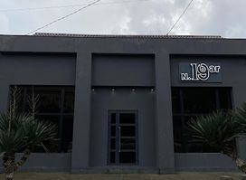 Bar 19
