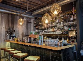BAR 'N