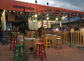 Rocka บาร์นม โคราช Camping ริมทุ่ง พระทองคำ
