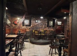 MIRROR PUB