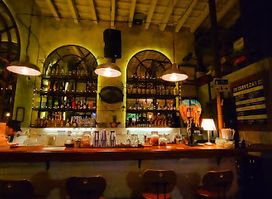 Charlie's Bar