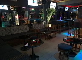 la parenthese bar resto lounge