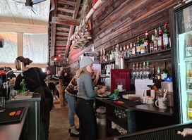 Why Knot Aprés-Ski Bar