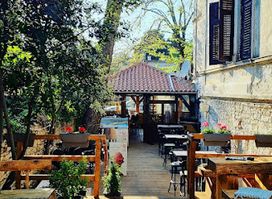 Bass bar Pula