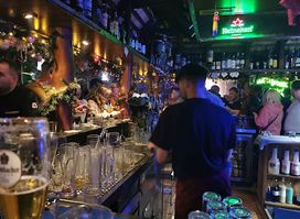 Pub Bistro B 54