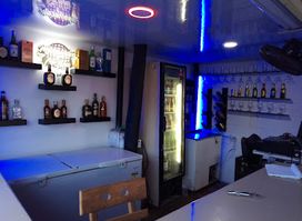 blanco y negro disco bar