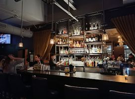 Manor Lounge
