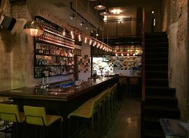 A La Bar