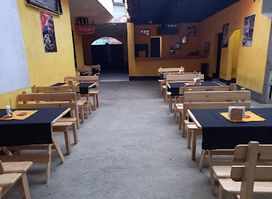 Retro Restaurant, Food, Drinks & Music