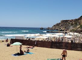 Pebbles Beach Bar